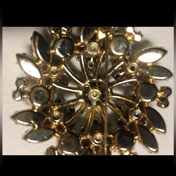 Juliana Vintage Brooch- Measures 2.5 Inches - Picture 5 of 5